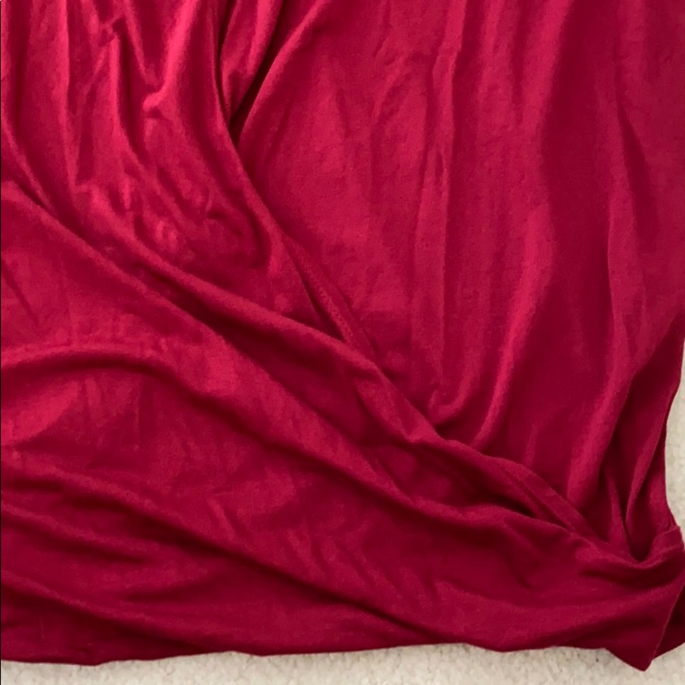 Max Studio Red Keyhole Top - Picture 3 of 5